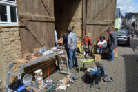 Höfe Flohmarkt 2016: Große Tore standen offen und überall gab es für die Besucher etwas zu schauen.